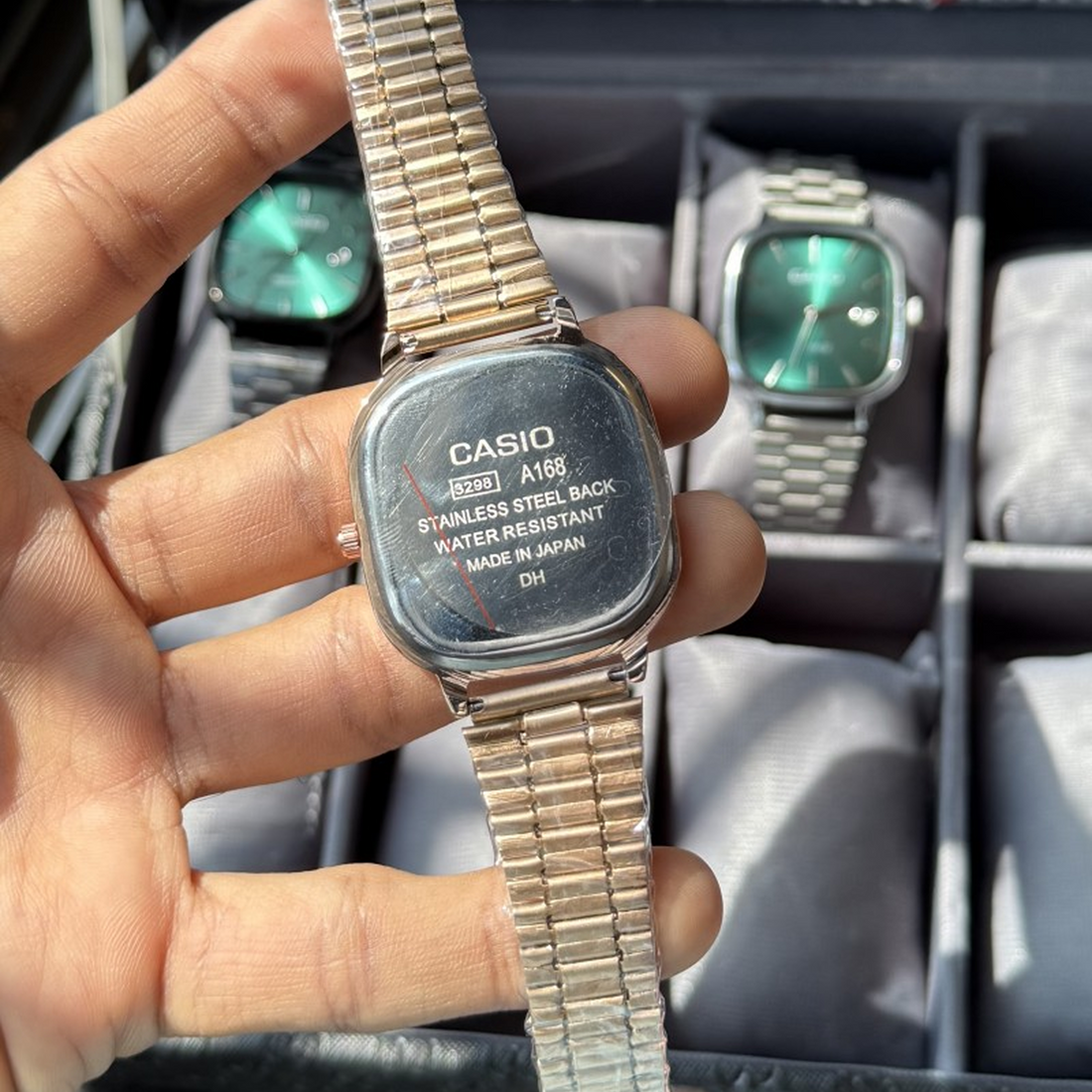 Cassiio Vintage-Inspired Green Dial Quartz Watch with Gold-Tone Bracelet