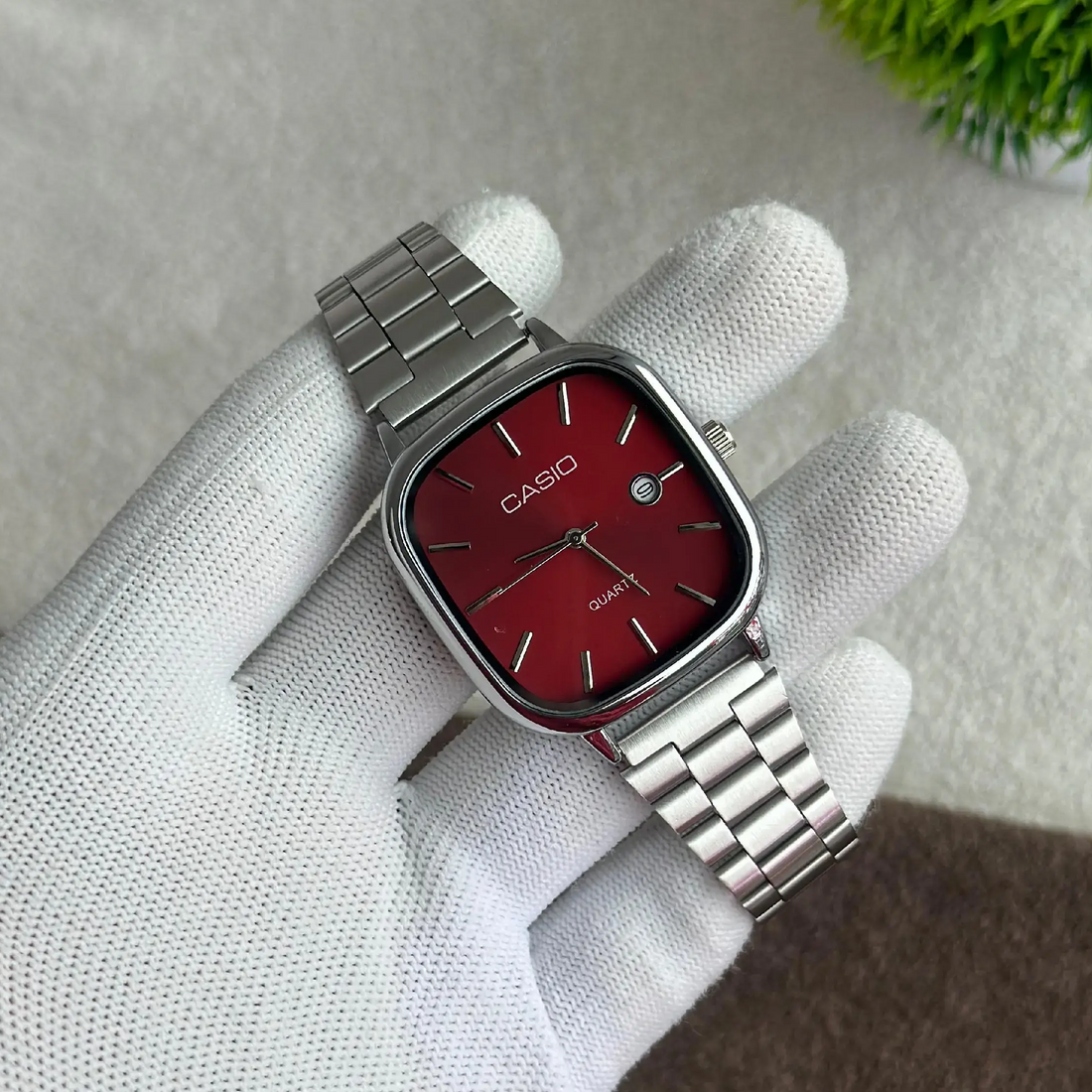 Cassio Quartz Watch Vintage Red Silver