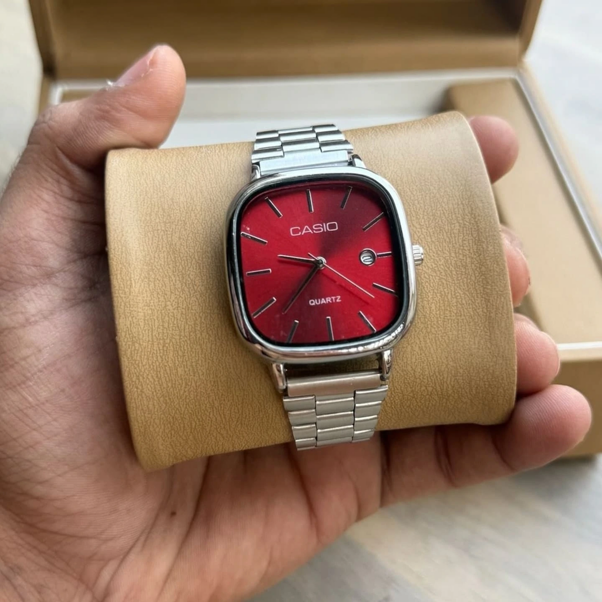 Cassio Quartz Watch Vintage Red Silver